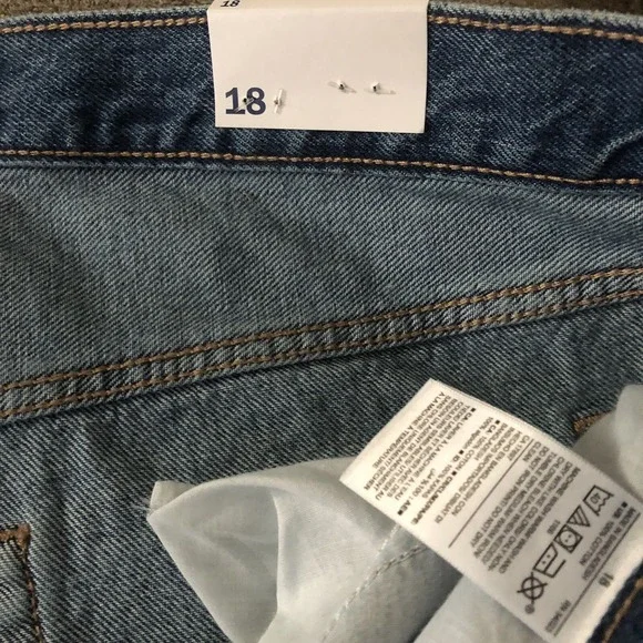 Old Navy Women's 18 Hi Rise Raw Hem Denim Blue Shorts - Picture 4 of 11